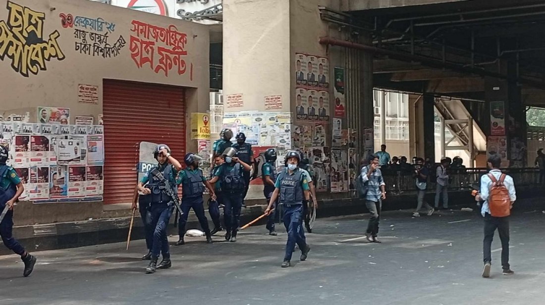 সচিবালয়ের সামনে শ্রমিক-পুলিশ সংঘর্ষ, আহত অর্ধশত